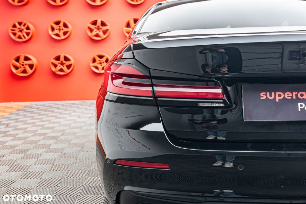 BMW Seria 5 518d - 27