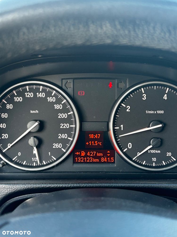 BMW Seria 3 318i - 9