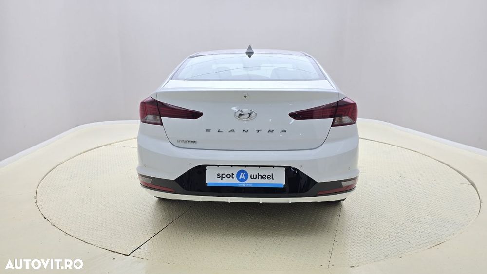 Hyundai Elantra - 7