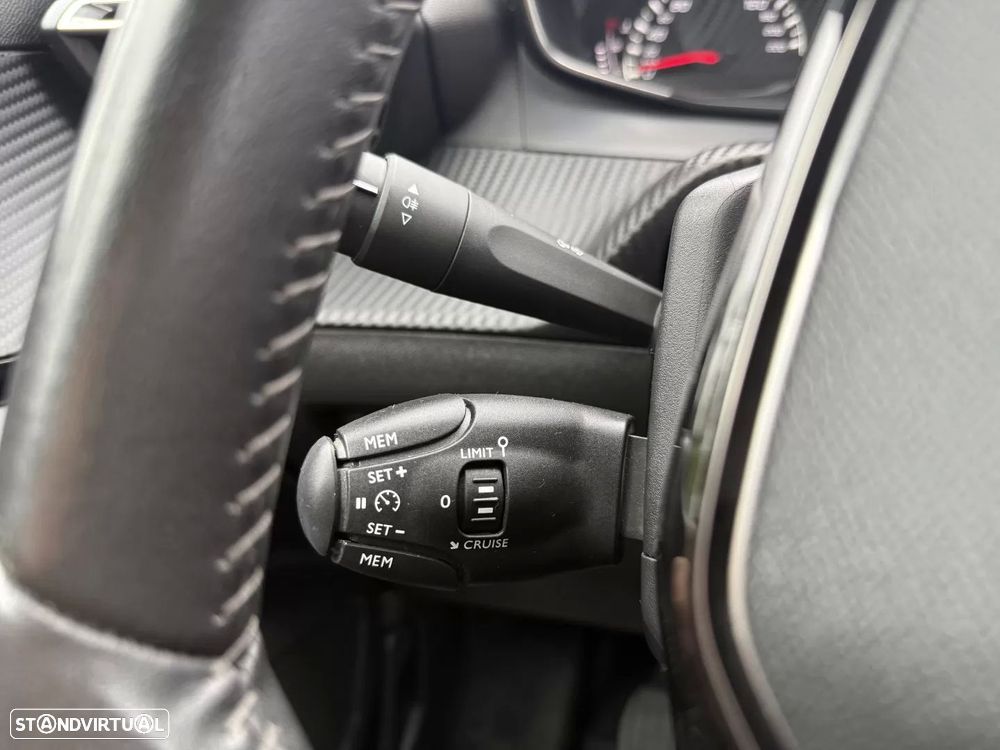 Peugeot 2008 1.2 PureTech Allure Pack - 14