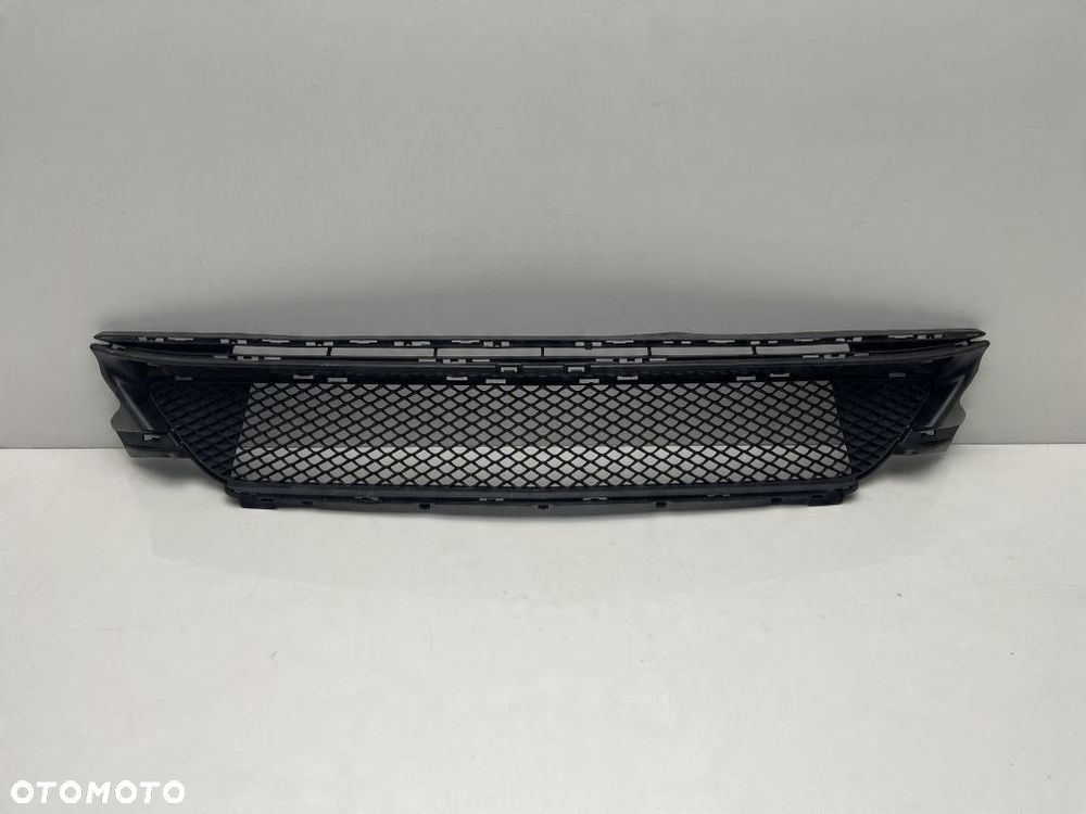 KRATKA ŚRODKOWA ZDERZAKA MERCEDES C KLASA W205 A205 A2058852501 - 1