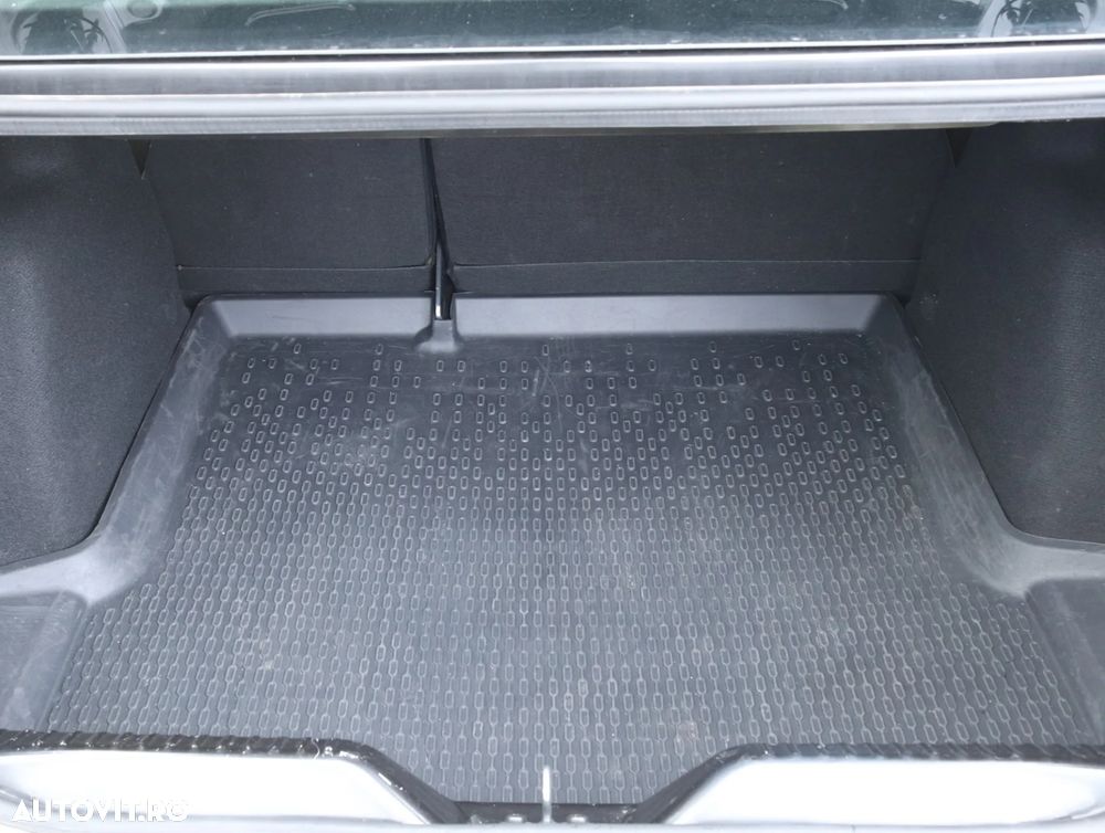 Dacia Logan TCe 90 MT6 Journey - 9