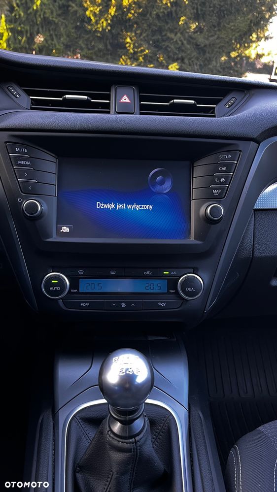 Toyota Avensis 2.0 D-4D Premium - 24