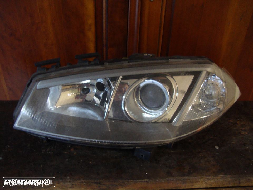 farol esquerdo Xenon Renault Megane 2003 a 2007 - 1