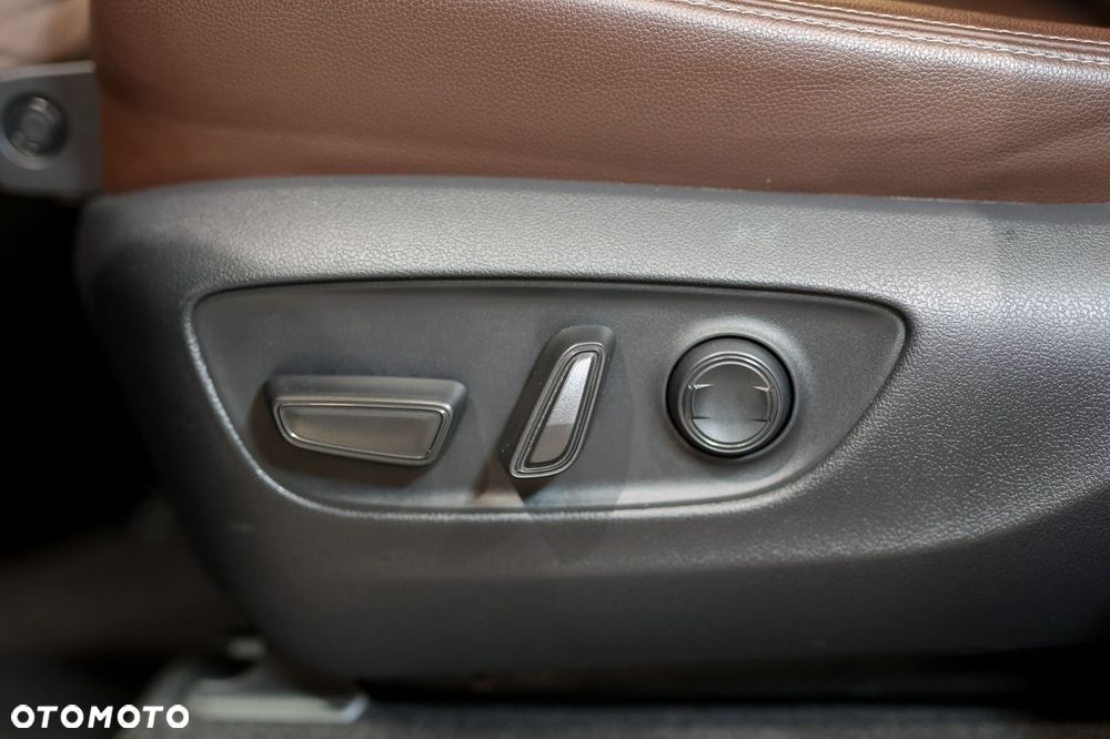 Toyota Land Cruiser - 36