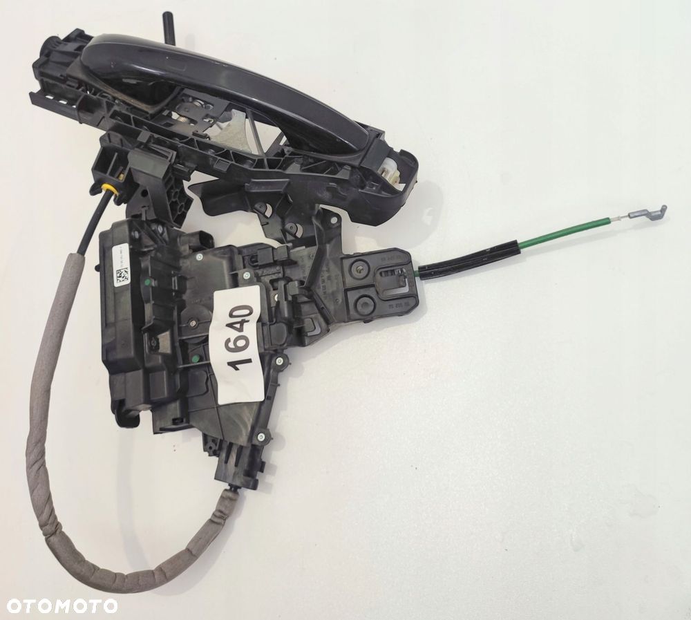 MERCEDES C W205 ZAMEK KLAMKA KEYLESS PRAWY - 1