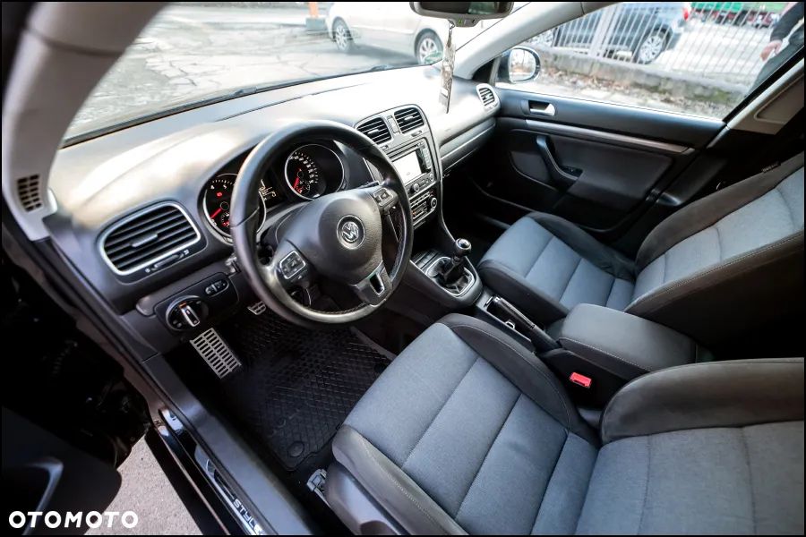 Volkswagen Golf - 6