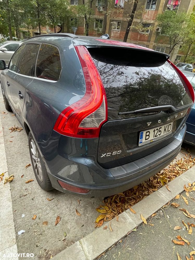 Volvo XC 60 D5 AWD Momentum - 4