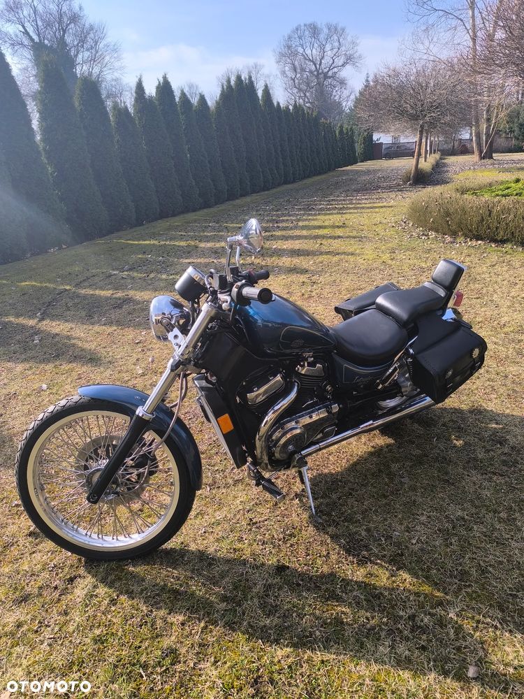 Suzuki Intruder - 8