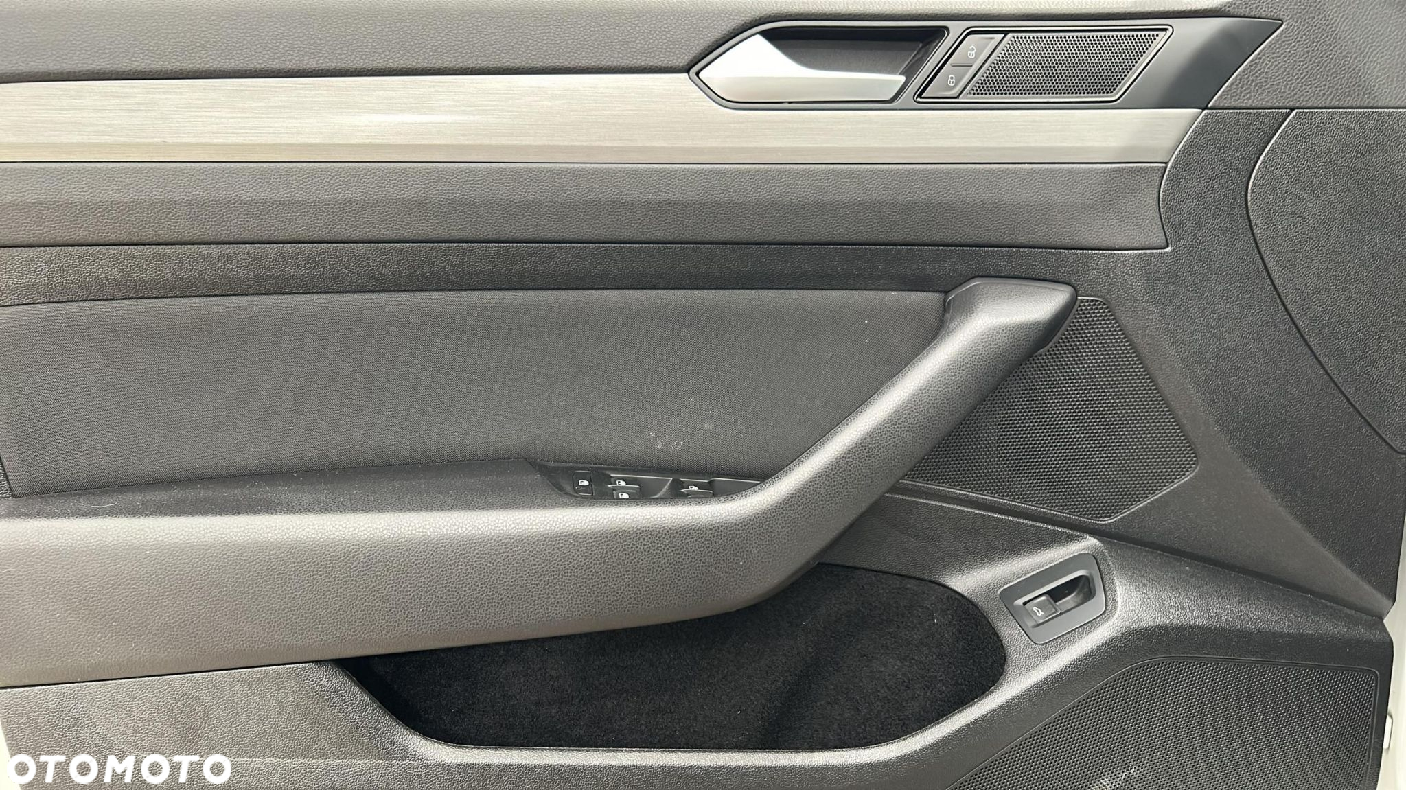 Volkswagen Passat - 12
