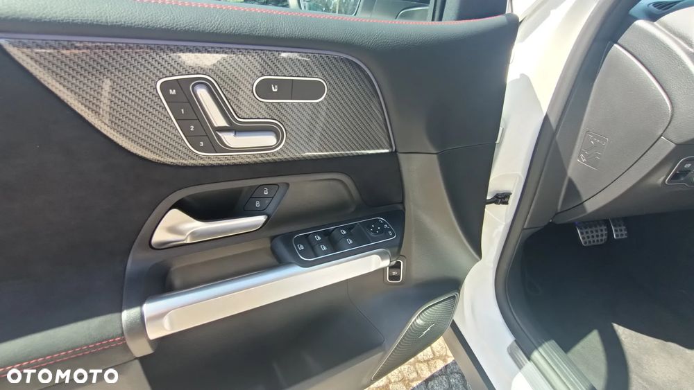 Mercedes-Benz GLB AMG 35 mHEV 4-Matic 8G-DCT - 9