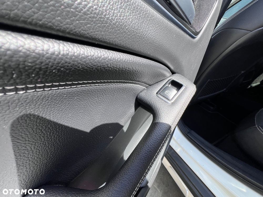 Mercedes-Benz GLA 200 7G-DCT StreetStyle - 22