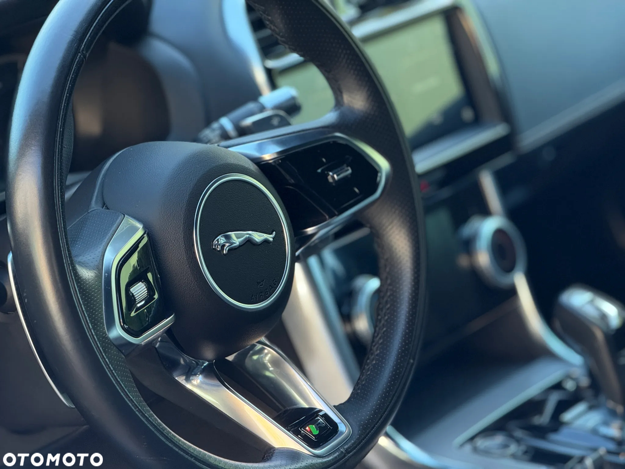 Jaguar XE 2.0 P250 R-Dynamic Black - 9