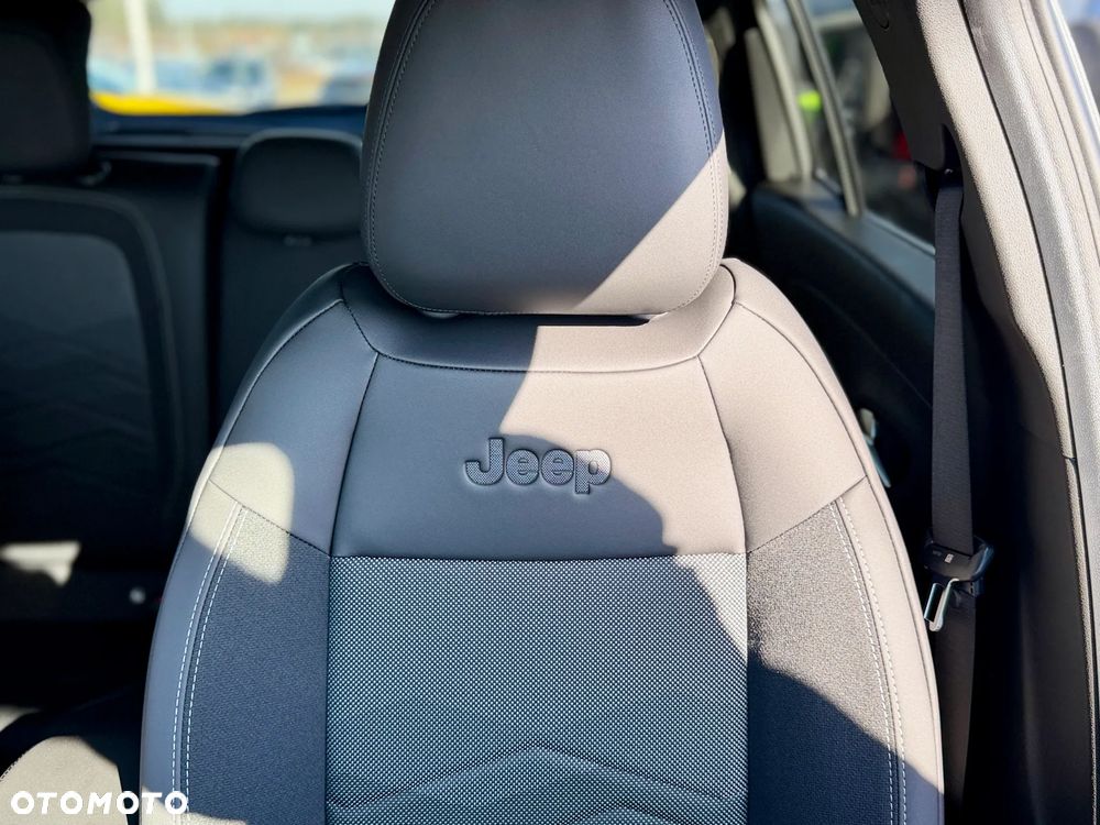 Jeep Avenger 1.2 T3 mHEV Summit FWD eDCT6 - 23