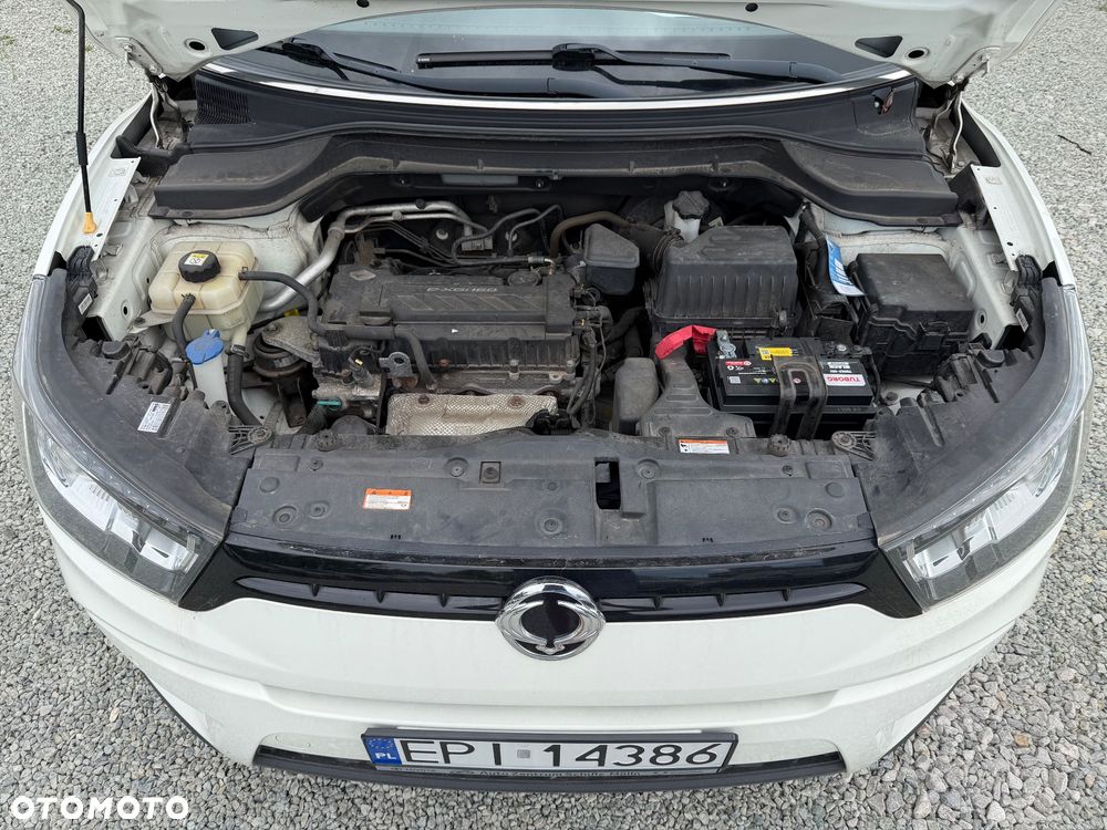 SsangYong/KGM Tivoli e-XGi 160 2WD Black+White - 40