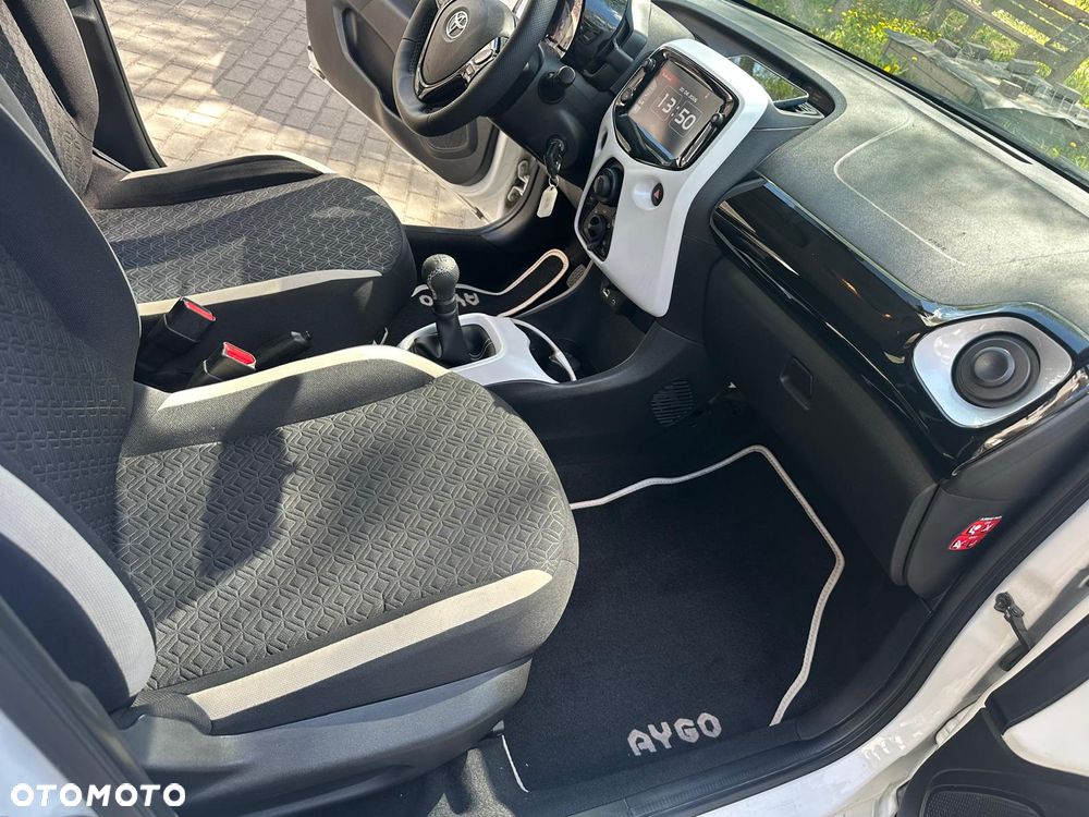 Toyota Aygo x-clusive Style Selection - 24