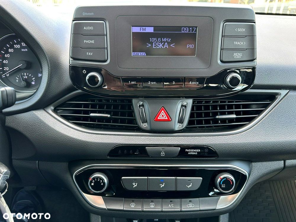 Hyundai i30 1.5 DPI Classic + - 26