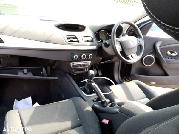 Dezmembrez Renault Megane 3 1.6 Benzina 81KW