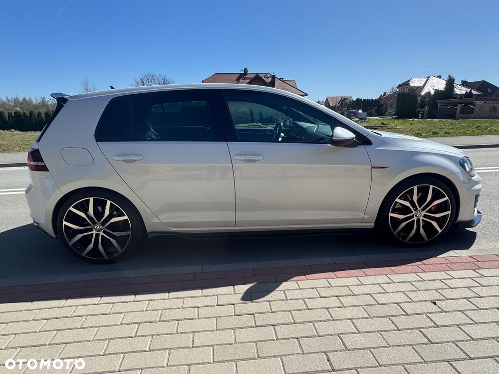 Volkswagen Golf - 8