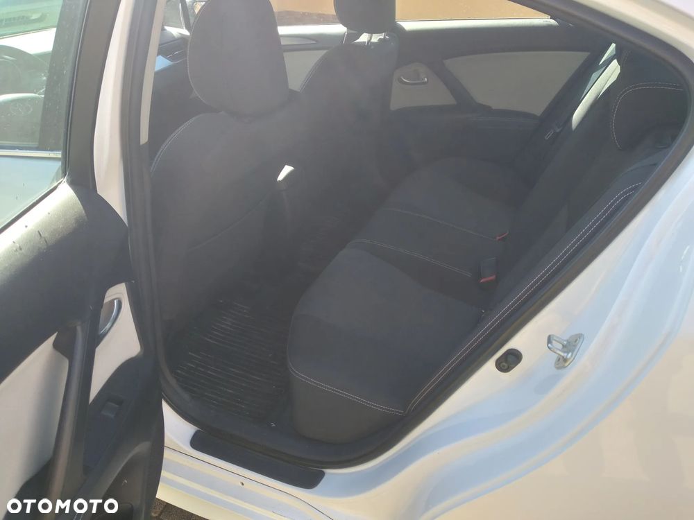 Toyota Avensis 2.0 D-4D Premium - 11
