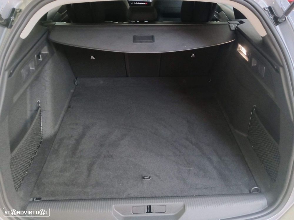 Peugeot 308 1.2 Hybrid Allure e-DCS6 - 32