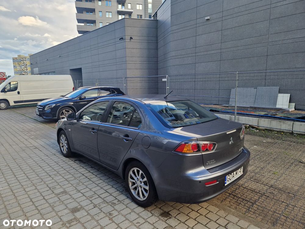 Mitsubishi Lancer 1.6 Invite - 3