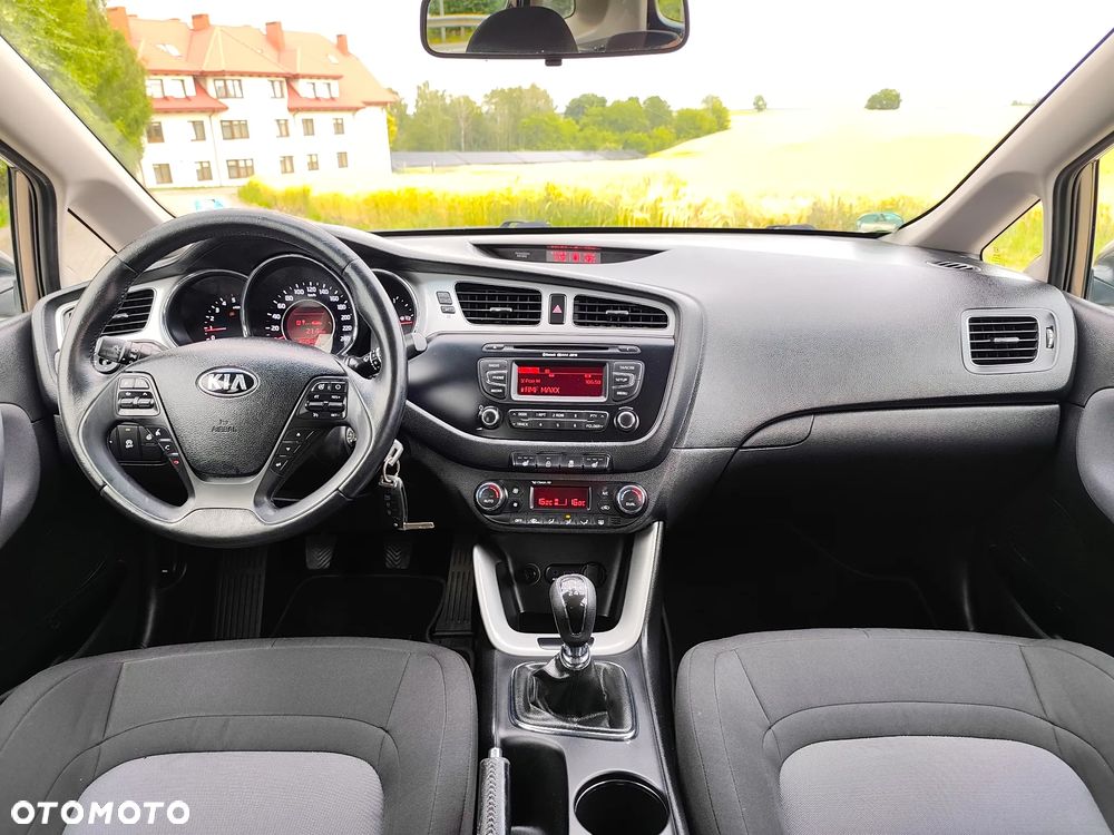 Kia Ceed 1.6 CRDi 128 Fifa World Cup Edition - 9
