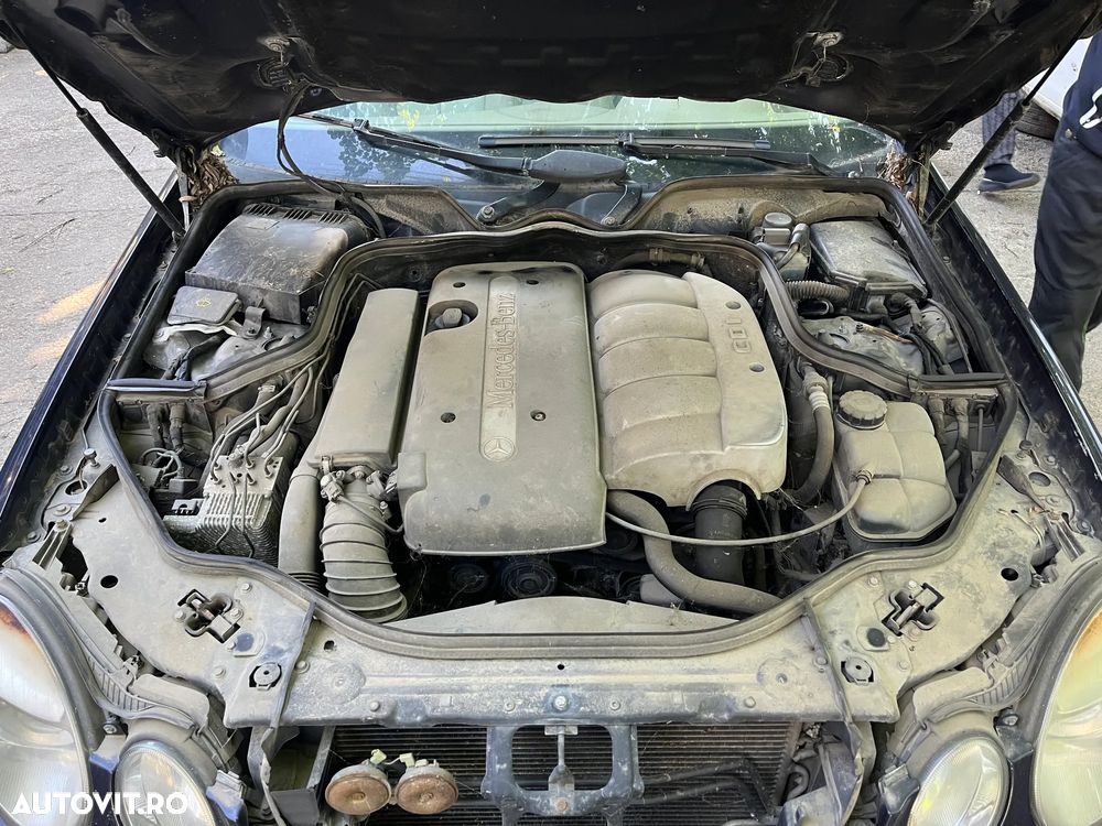 Dezmembrez Mercedes Benz E220 W211 albastru non facelift 2004 - 9