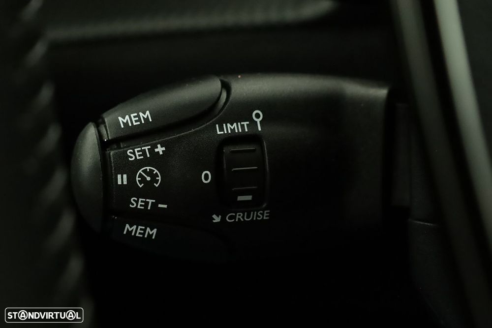 Peugeot 2008 1.2 PureTech Allure - 19