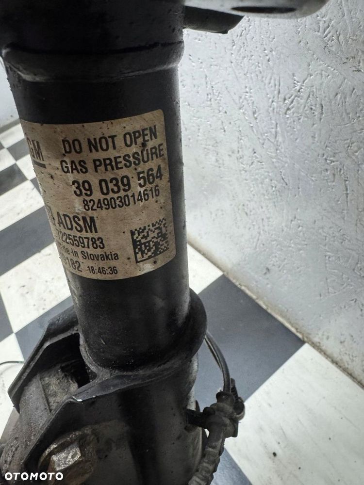 zwrotnica mcpherson prawy przód opel astra k 2015-2019 39039564 1.4 t - 4