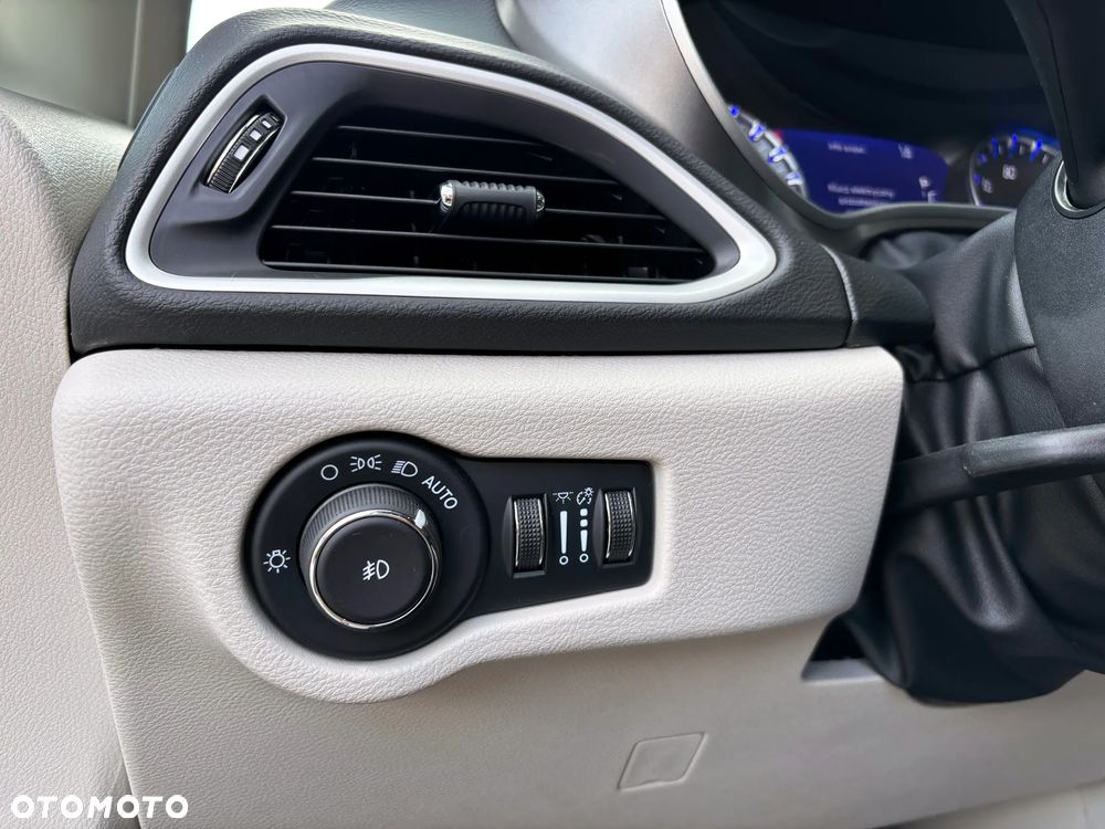 Chrysler Pacifica - 29
