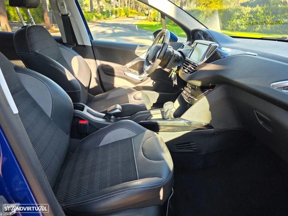 Peugeot 2008 1.2 PureTech Allure EAT6 - 15