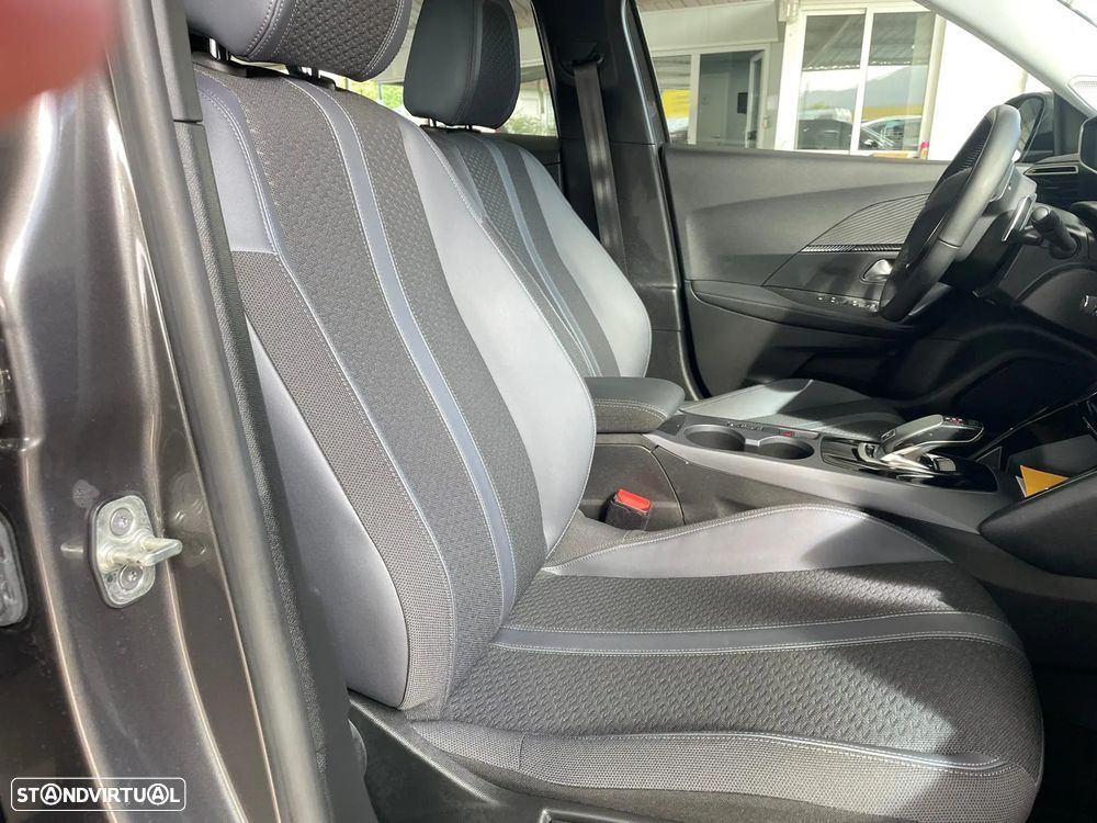 Peugeot 2008 1.2 PureTech Allure Pack EAT8 - 19