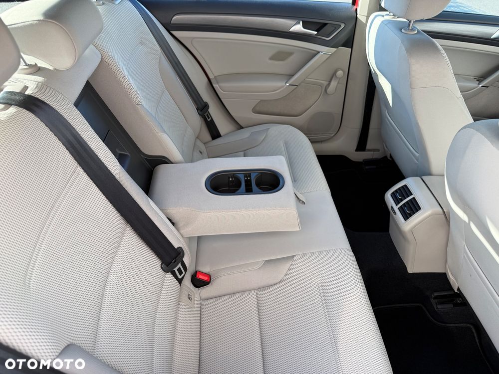 Volkswagen Golf - 25