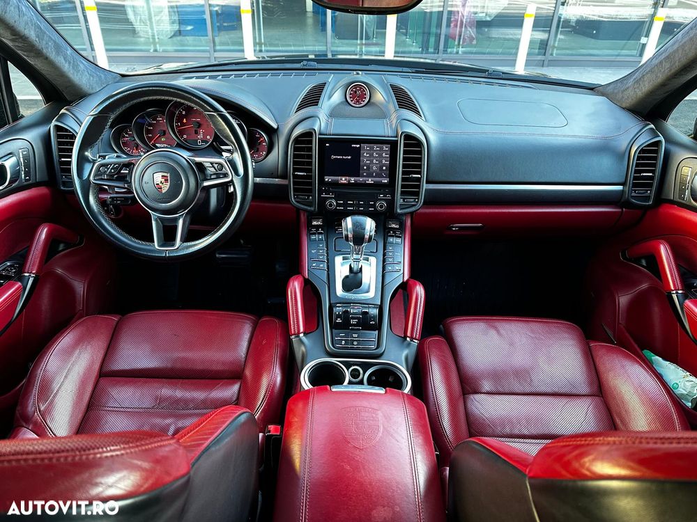 Porsche Cayenne - 8