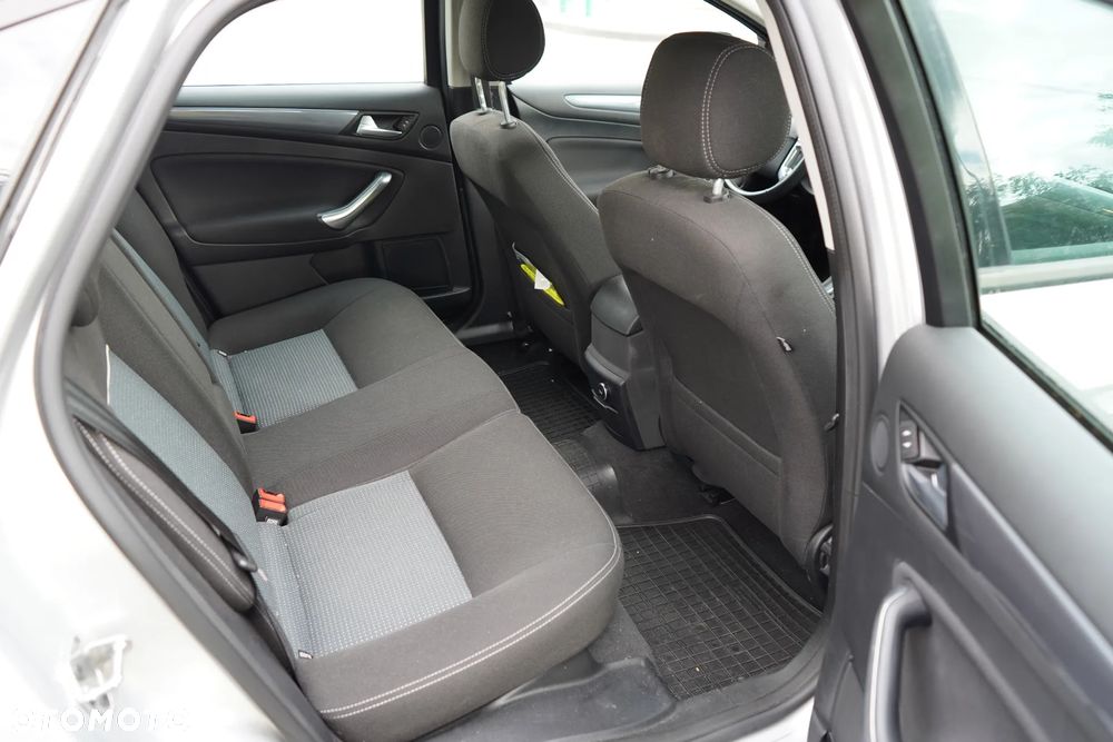 Ford Mondeo 1.6 T Gold X Plus - 11