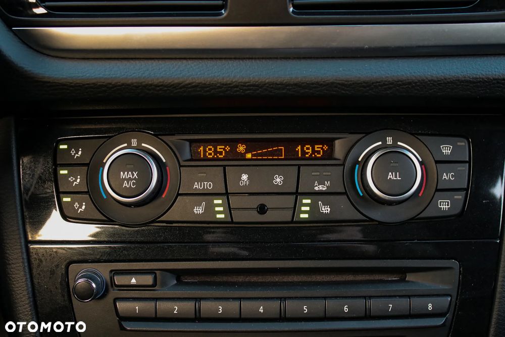 BMW X1 sDrive18d xLine - 22