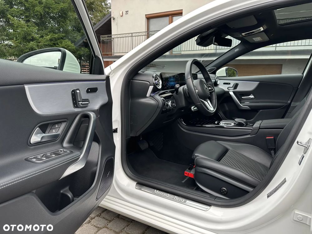 Mercedes-Benz Klasa A 250 Progressive 7G-DCT - 35