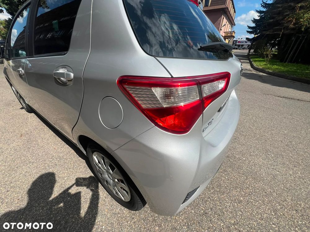 Toyota Yaris Hybrid 100 Premium - 8