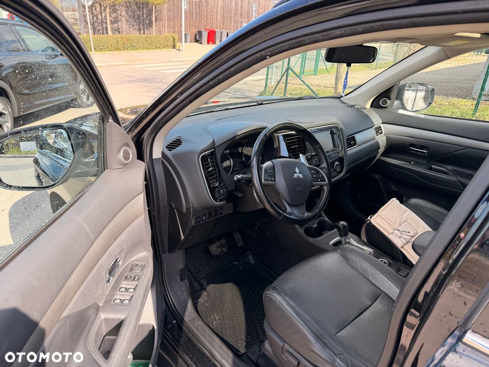 Mitsubishi Outlander - 10