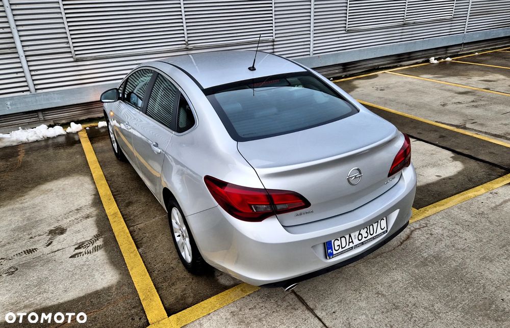 Opel Astra 1.4 T Business EU6 - 14