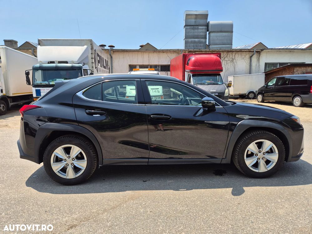 Lexus UX ver-250h-2-0l-hev-20h---178-hp-4x2-cvt-business - 31