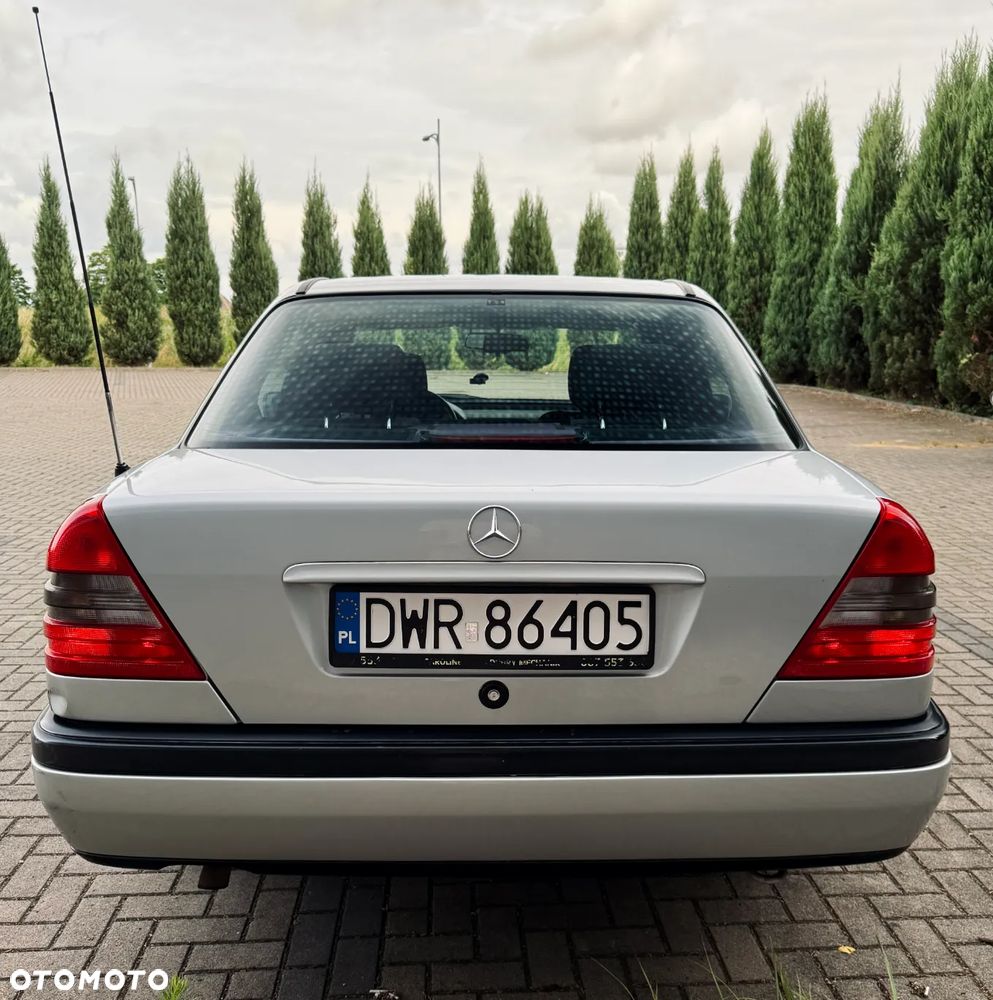 Mercedes-Benz Klasa C 180 Classic - 15