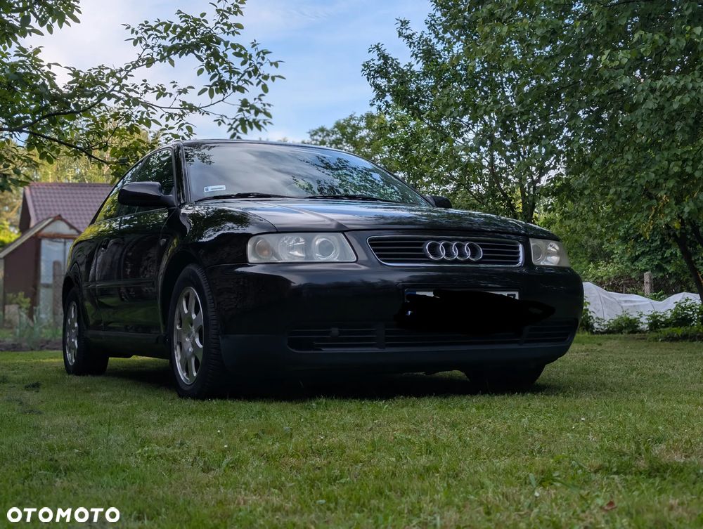 Audi A3 3-drzwiowe 1.6 Attraction - 1