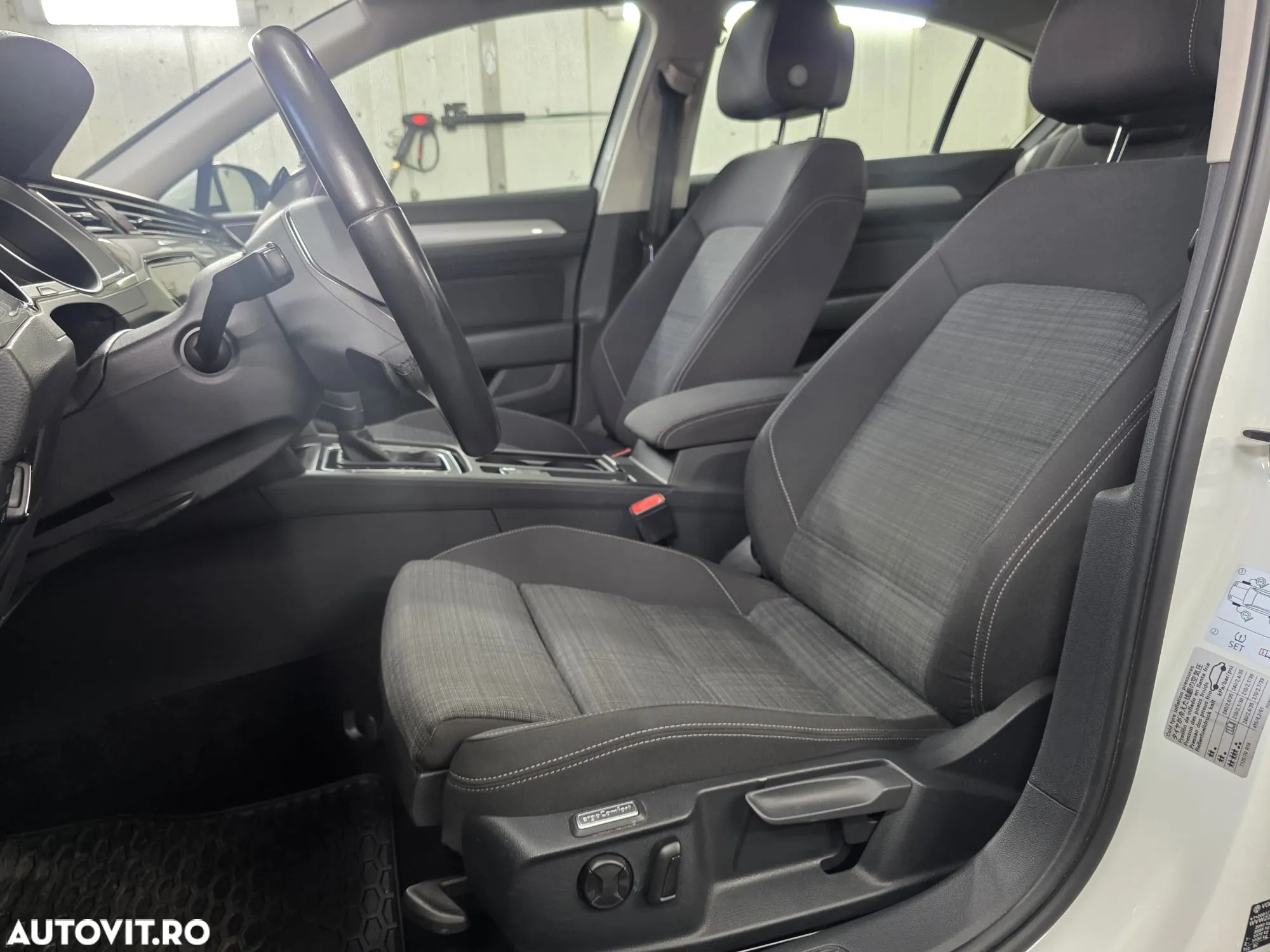 Volkswagen Passat 1.6 TDI DSG Comfortline - 9