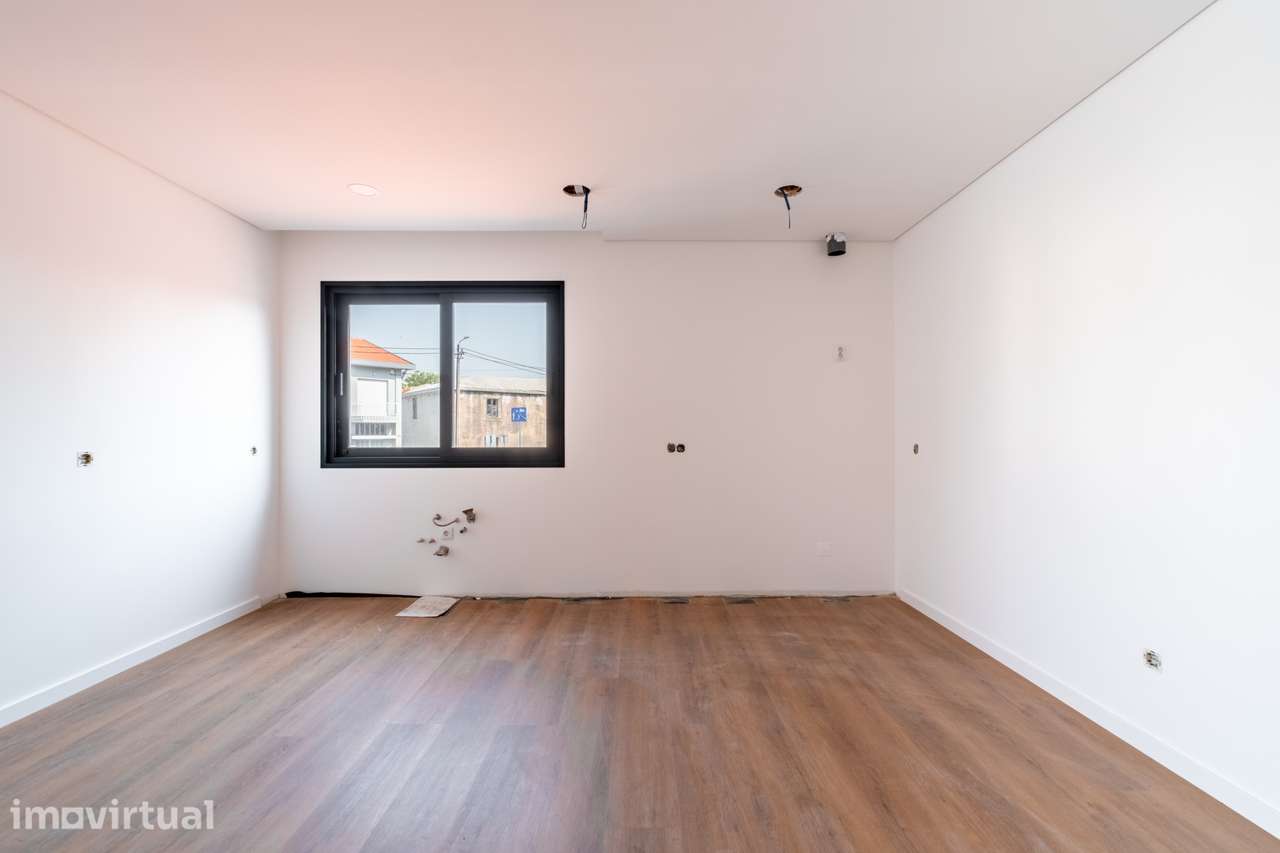 Andar-moradia T2 totalmente remodelado no centro de Valbom - Gondomar - Grande imagem: 3/24