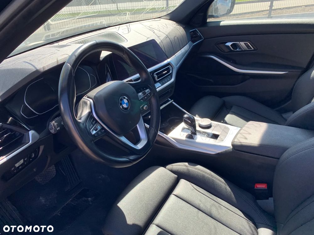 BMW Seria 3 330i xDrive - 10