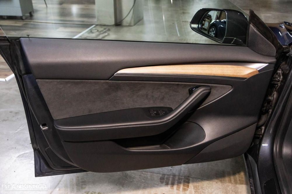 Tesla Model 3 Long Range AWD Dual Motor - 36