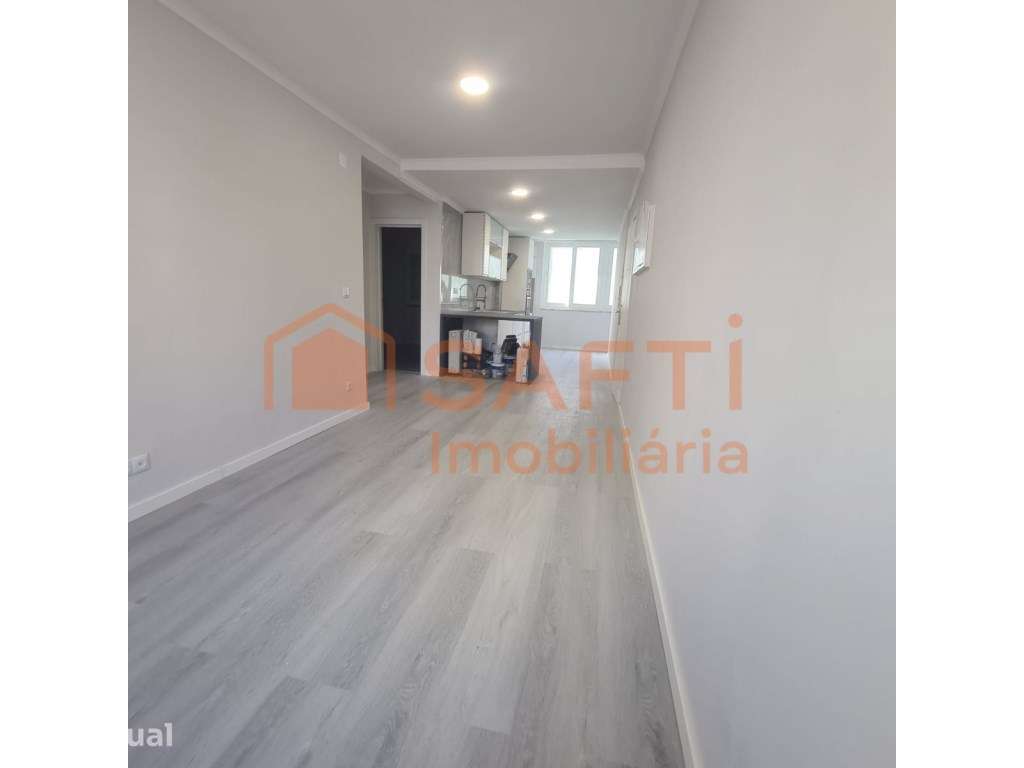 Apartamento T2 remodelado em Benfica - Grande imagem: 3/7