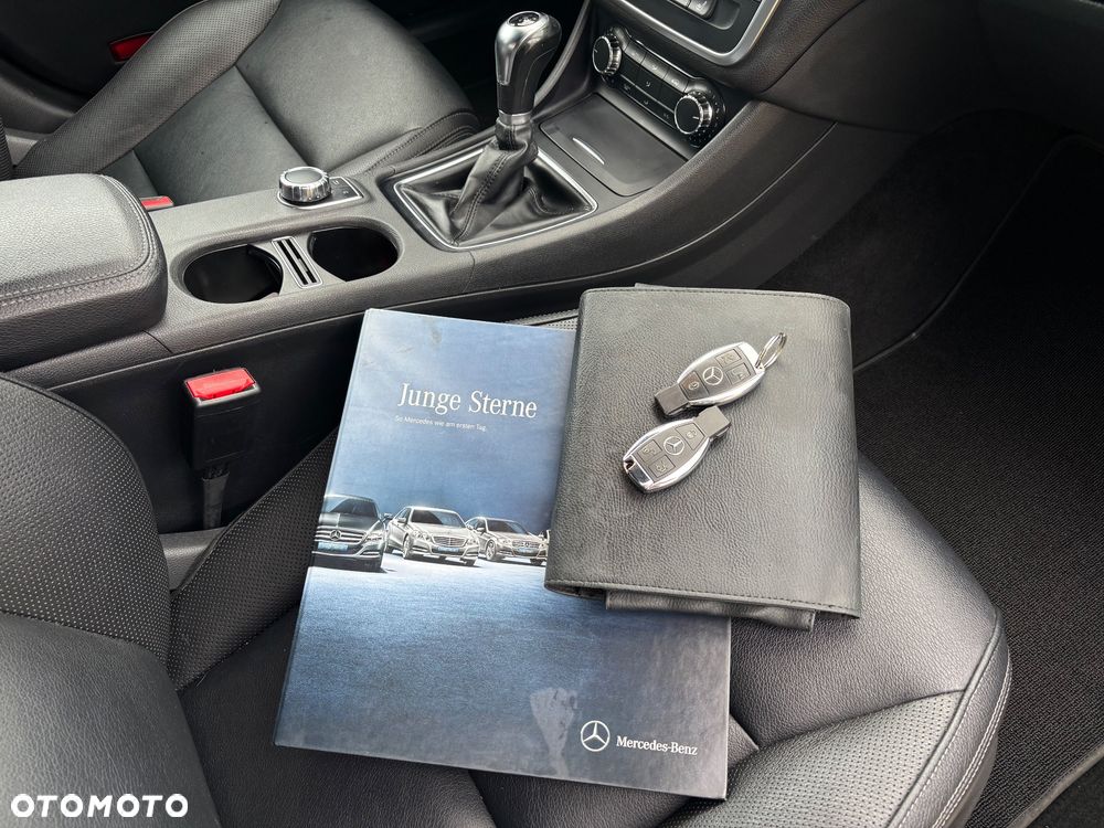 Mercedes-Benz CLA 180 AMG Line - 15